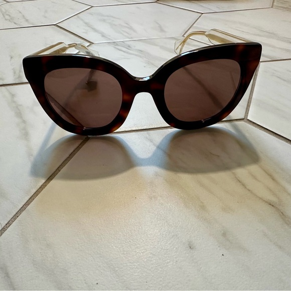 ? NWT Women’s Gucci Cat Eye Sunglasses in Havana (GG0564SN) main image 5